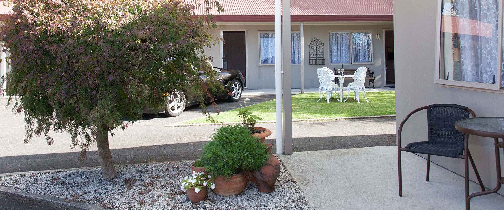 nice gardens and outdoor seating